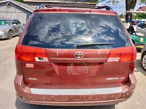 Used 2005 Toyota Sienna LE w/ LE Pkg 8 FWD image 2