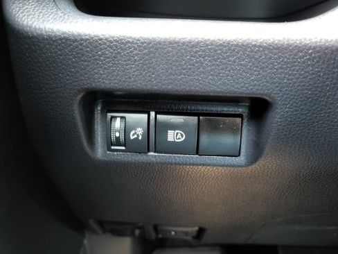 Used 2025 Toyota RAV4 XLE AWD/4WD image 22