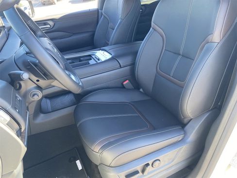 New 2026 Nissan Armada SL w/ Captain's Chari Seat Package image 21
