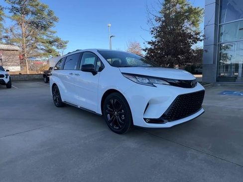 New 2026 Toyota Sienna XSE image 8