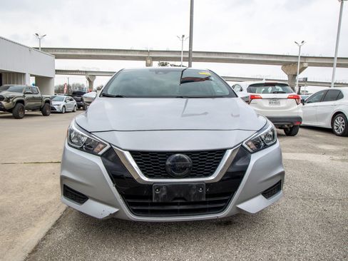 Used 2021 Nissan Versa SV image 4