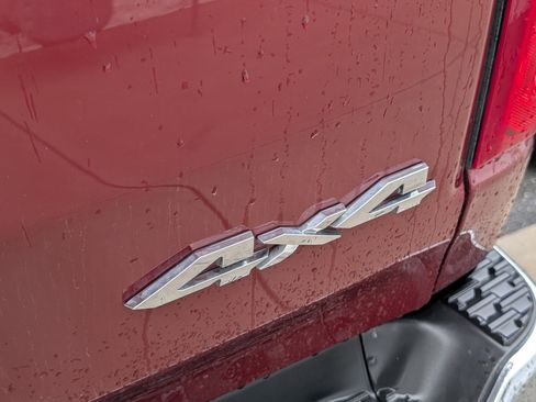 Used 2025 RAM 1500 Laramie AWD/4WD image 9