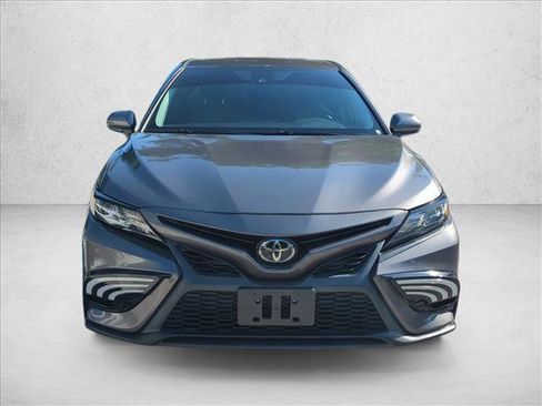 Used 2021 Toyota Camry SE FWD image 3