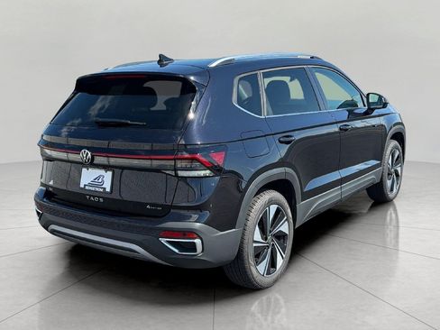 Used 2025 Volkswagen Taos SE AWD/4WD image 7