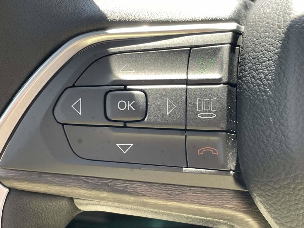 New 2027 Jeep Grand Cherokee Altitude RWD image 32