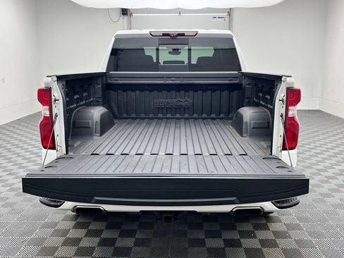 Used 2022 Chevrolet Silverado 1500 High Country w/ Technology Package AWD/4WD image 11