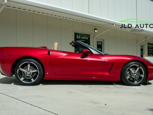 Used 2008 Chevrolet Corvette Convertible w/ Preferred Equipment Group RWD image 11