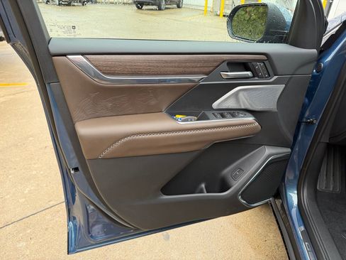New 2026 GMC Acadia Denali Ultimate AWD/4WD image 9