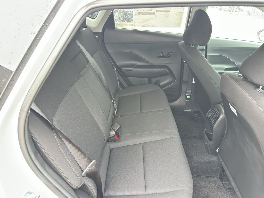 Used 2025 Hyundai Kona SEL FWD image 32