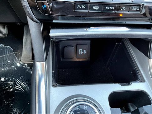 Certified 2022 Ford Explorer Limited w/ Equipment Group 301A AWD/4WD image 16
