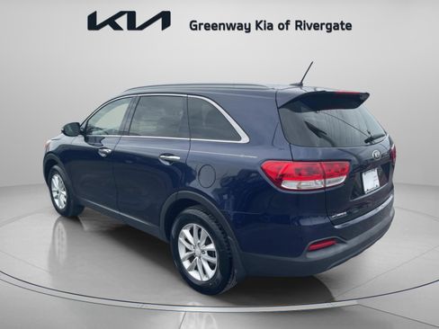 Used 2017 Kia Sorento FWD image 5