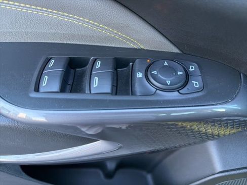 Used 2024 Chevrolet Trax ACTIV w/ Sunroof Package image 19