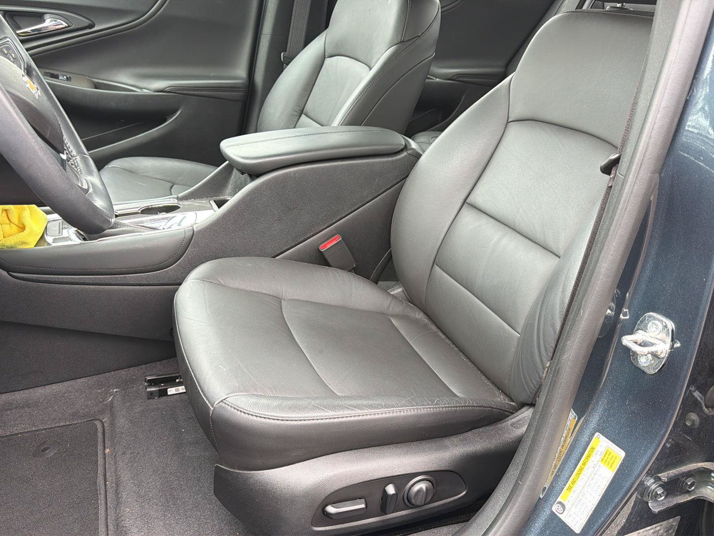 Used 2020 Chevrolet Malibu LT w/ Leather Package FWD image 9
