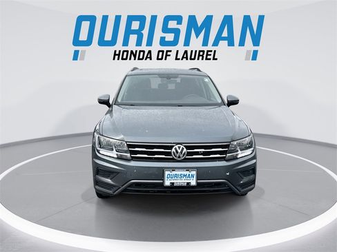 Used 2021 Volkswagen Tiguan SE w/ Panoramic Sunroof Package image 3