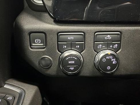 Used 2023 GMC Sierra 1500 SLE AWD/4WD image 30