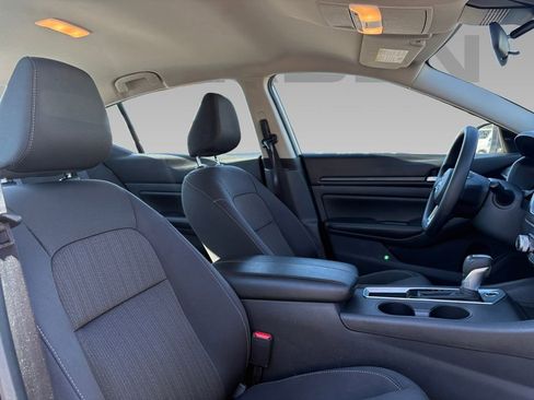 Used 2025 Nissan Altima 2.5 SV image 8