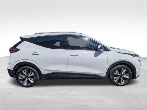 Used 2023 Chevrolet Bolt EUV LT w/ Convenience Package FWD image 8
