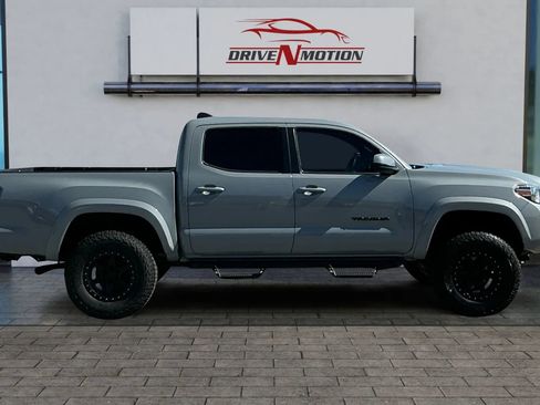 Used 2020 Toyota Tacoma TRD Sport image 3