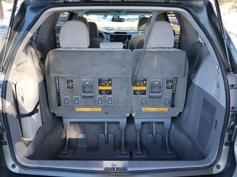 Used 2014 Toyota Sienna LE image 14