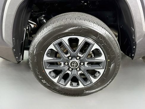 Used 2024 Toyota Tundra Limited AWD/4WD image 32