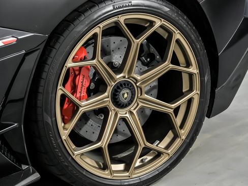 Used 2021 Lamborghini Aventador SVJ image 23