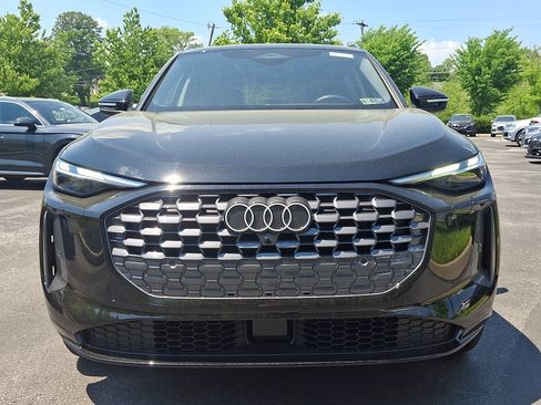 Certified 2025 Audi Q5 Premium w/ Convenience Package AWD/4WD image 2