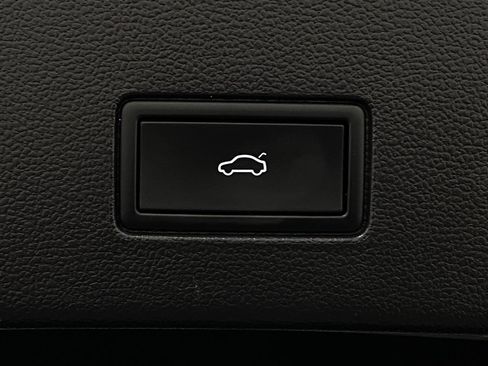 Used 2025 Volkswagen Atlas Cross Sport SE image 8