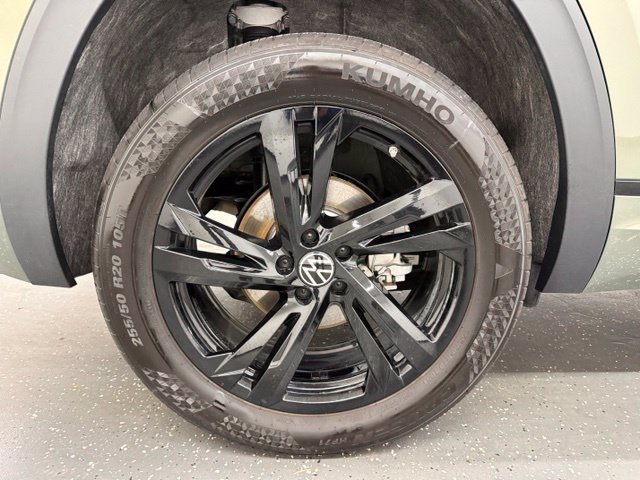 Used 2026 Volkswagen Atlas Cross Sport SEL R-Line AWD/4WD image 21