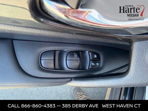 Used 2019 Nissan Rogue SV AWD/4WD image 16