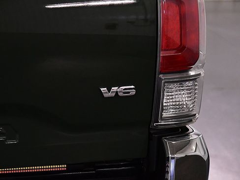 Used 2021 Toyota Tacoma TRD Off-Road image 12