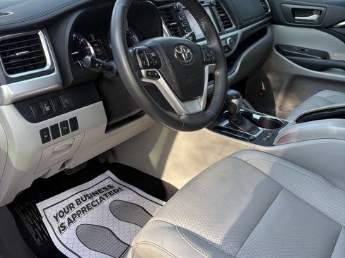 Used 2015 Toyota Highlander Limited image 19