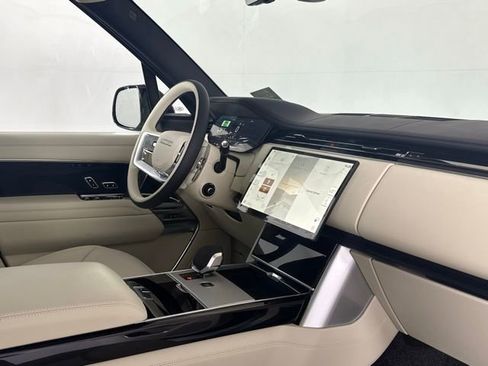 New 2025 Land Rover Range Rover SE image 17