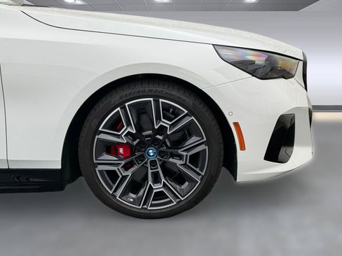 Used 2025 BMW i5 M60 w/ Premium Package image 10