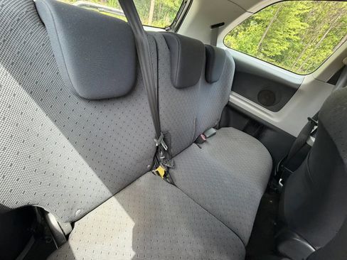 Used 2010 Toyota Yaris 2-Door Hatchback FWD image 17