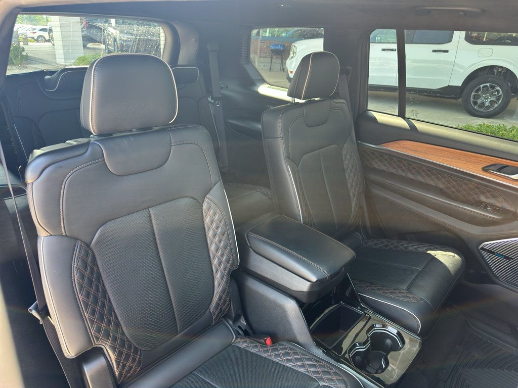 Used 2023 Jeep Grand Cherokee L Summit AWD/4WD image 29
