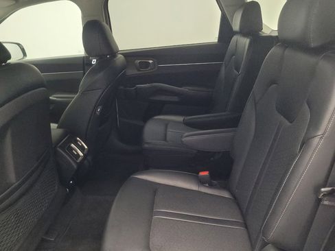 Used 2022 Kia Sorento EX w/ Panoramic Sunroof Package image 18