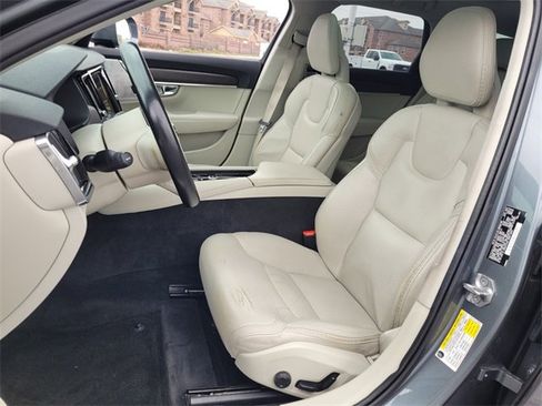 Used 2017 Volvo V90 T6 Cross Country image 8