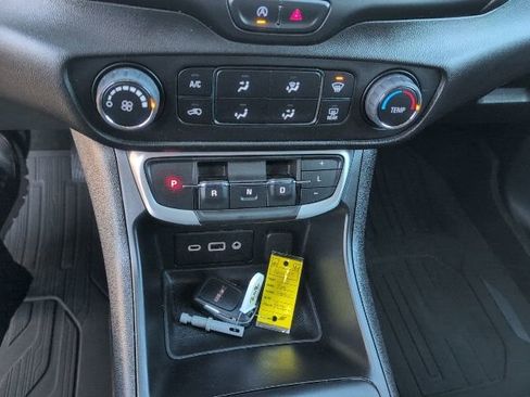 Used 2023 GMC Terrain SLE w/ LPO, Floor Liner Package image 27