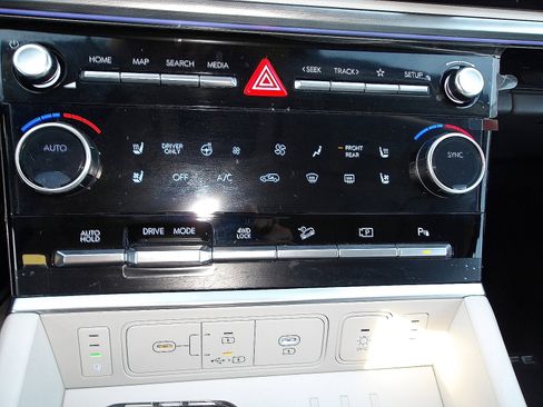 Used 2025 Hyundai Santa Fe Calligraphy image 28