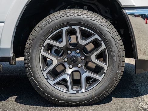 New 2026 RAM 1500 Laramie AWD/4WD image 19