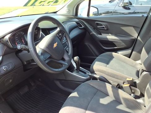 Used 2020 Chevrolet Trax LS FWD image 9