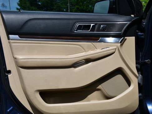 Used 2017 Ford Explorer Limited w/ Equipment Group 301A AWD/4WD image 13