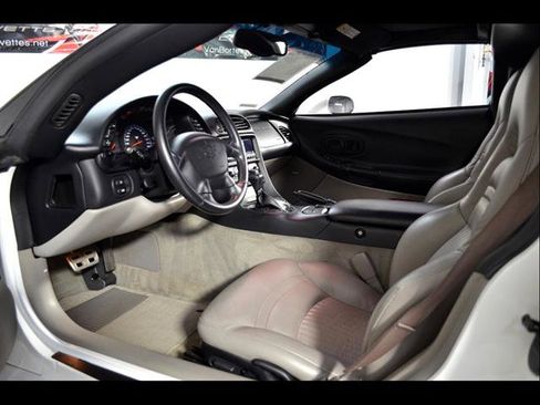 Used 2004 Chevrolet Corvette Coupe w/ Preferred Equipment Group image 10