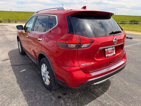 Used 2017 Nissan Rogue SV AWD/4WD image 8