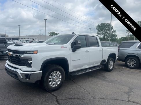 Used 2025 Chevrolet Silverado 2500 LT AWD/4WD image 2