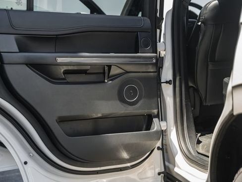 Used 2018 Ford Expedition XLT w/ Equipment Group 202A AWD/4WD image 47