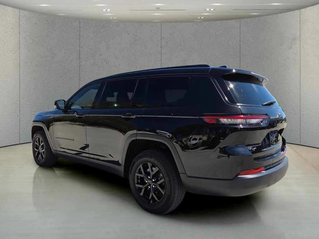 Used 2024 Jeep Grand Cherokee L Altitude AWD/4WD image 7