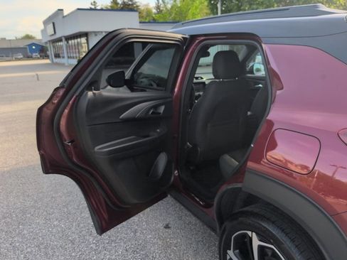 Used 2023 Chevrolet TrailBlazer RS w/ Convenience Package AWD/4WD image 24