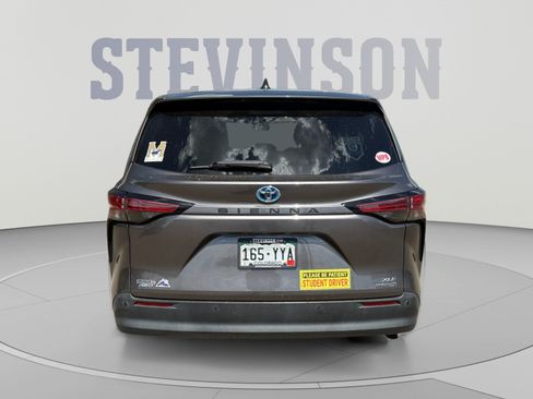 Used 2021 Toyota Sienna XLE AWD/4WD image 4