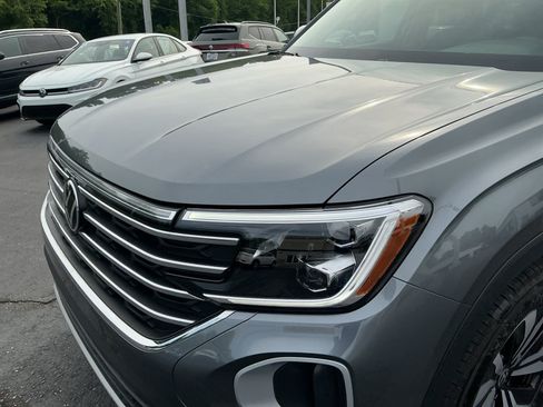 Certified 2025 Volkswagen Atlas SE FWD image 30